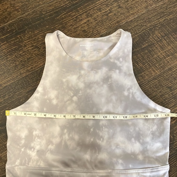 Banana Republic | Gray Tie-Dye Activewear crop top - Picture 6 of 9